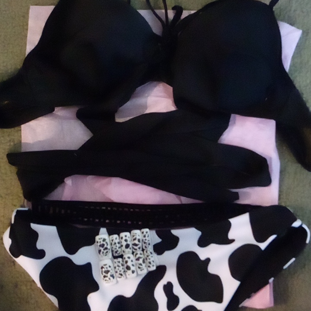 Matching nails and bikini size small moo style